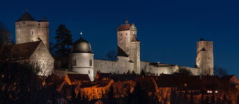 Burg bei Nacht